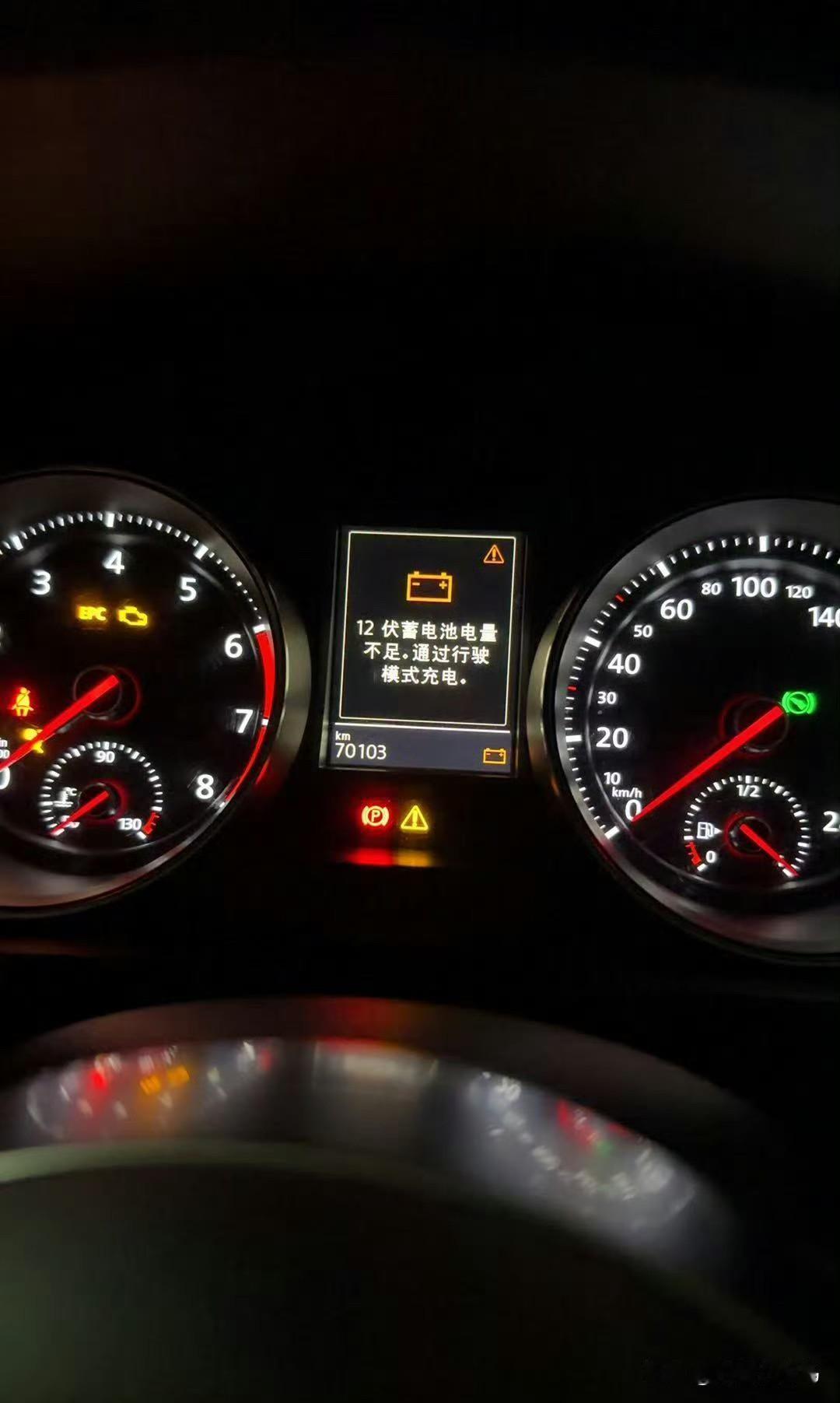 你们小电瓶能坚持几年？

朋友跟我吐槽，他说小车原厂的能坚持个5-6年，第三方的