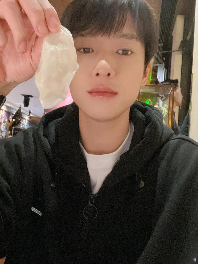 何炅一直记得魏大勋的忌口原来我们饺子老吃家大勋不吃牛肉！！差点就想安利牛肉饺子给