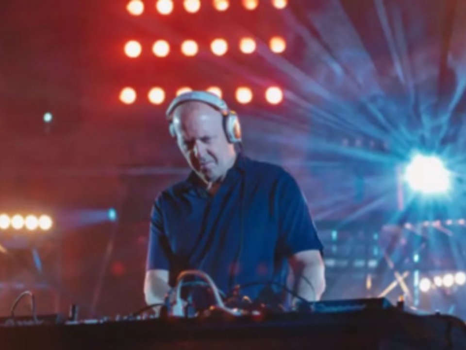 不知道什么时候开始，我做人的楷模就变成了DJ D-Sol 