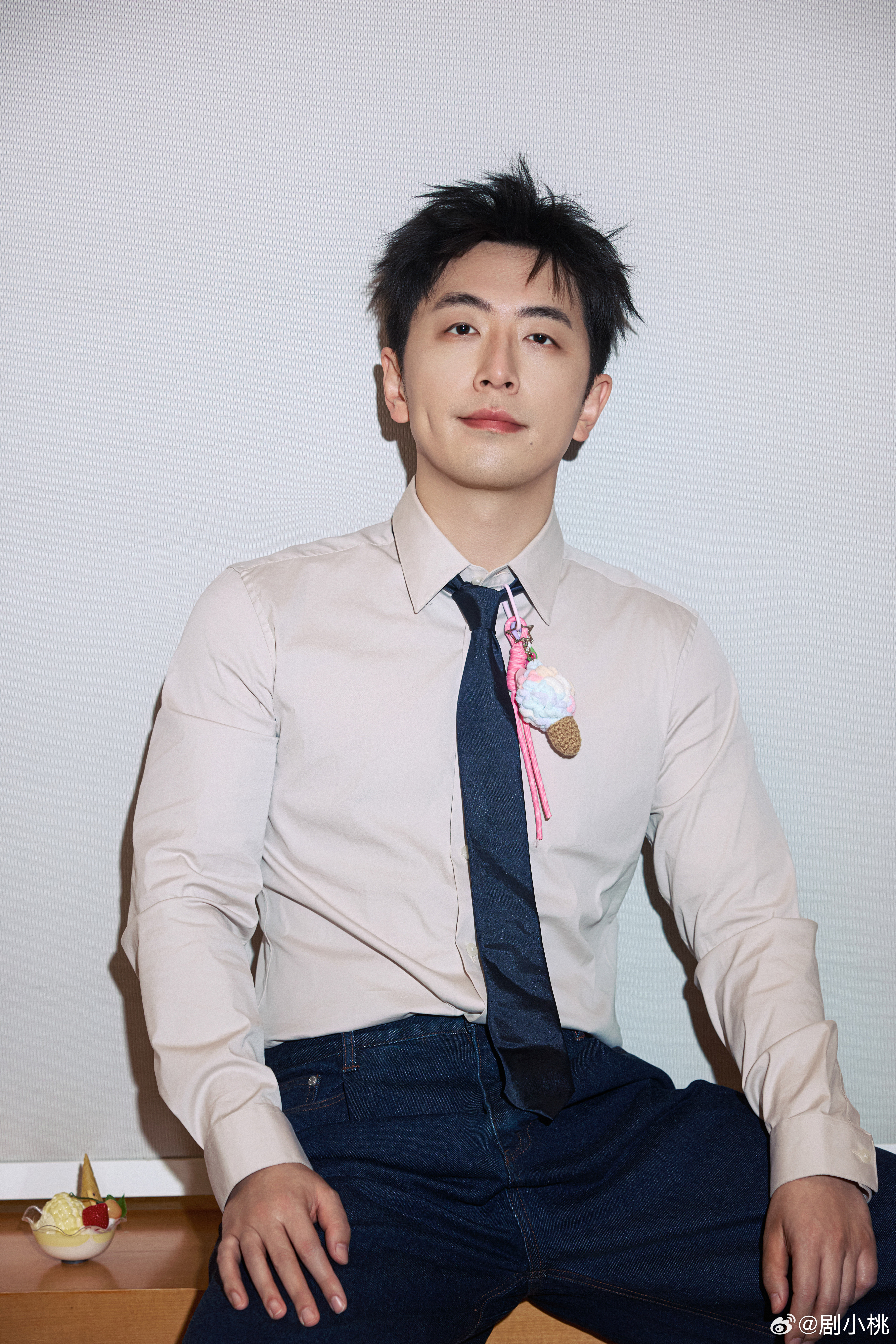 感觉白客死缠烂打就能谈上气质干净无攻击性！长相耐看越品越香，人夫感拉满超好拿捏，