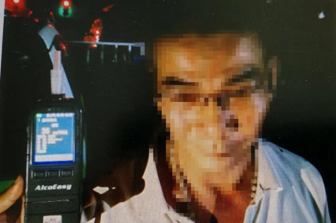 8月20日，玉林交警公开一起具备良好普法警示效果的交通违法典型案例。驾驶人钟某在