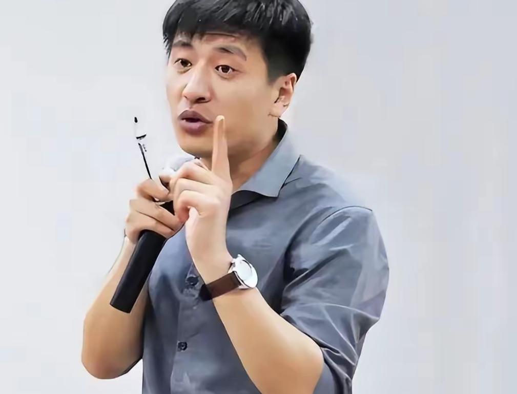 震惊的消息令人十分惋惜！
这么有担当的人突然离世，实在让人心里难受。
3 月 2