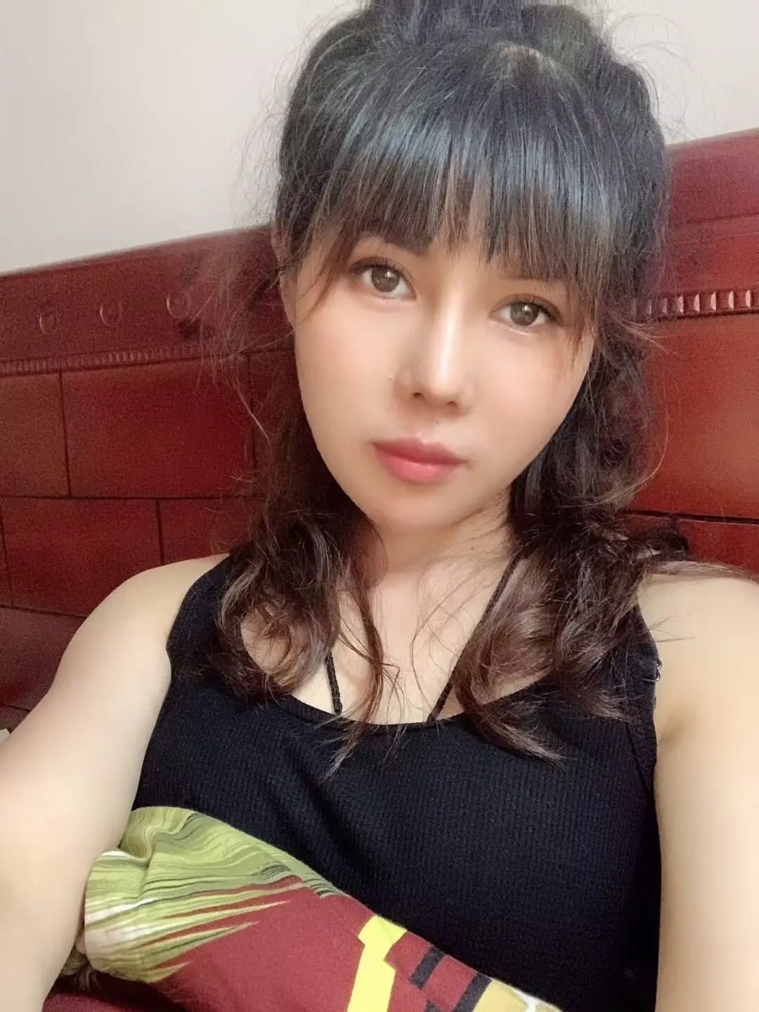 老公外地打工，我留守陪读，平均每个月给我们娘三6000，凌晨三点发信息...