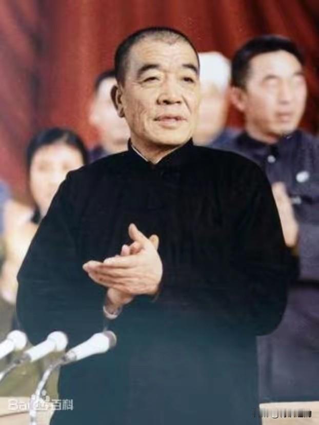 1980 年，农民陈永贵主动辞去国务院副总理的职位。临走时对华老说：“今后，再也