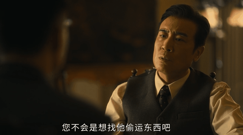 民国友情也是十有九悲 《八千里路云和月》里，战火纷飞中，他们并肩而立，却又无奈被