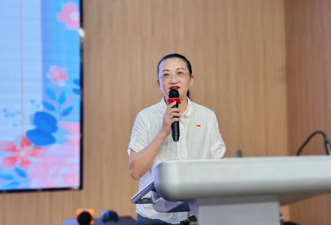 厦门市湖里中学教师荣休仪式
          7月3日​举行，退休教师代表林桑