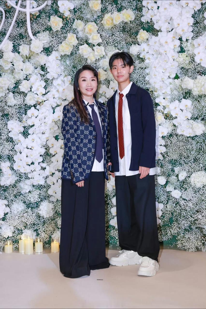 这是陶晶莹的女儿陶晶莹女儿被误认成儿子 这是陶晶莹的女儿，不是儿子，因中性打扮被