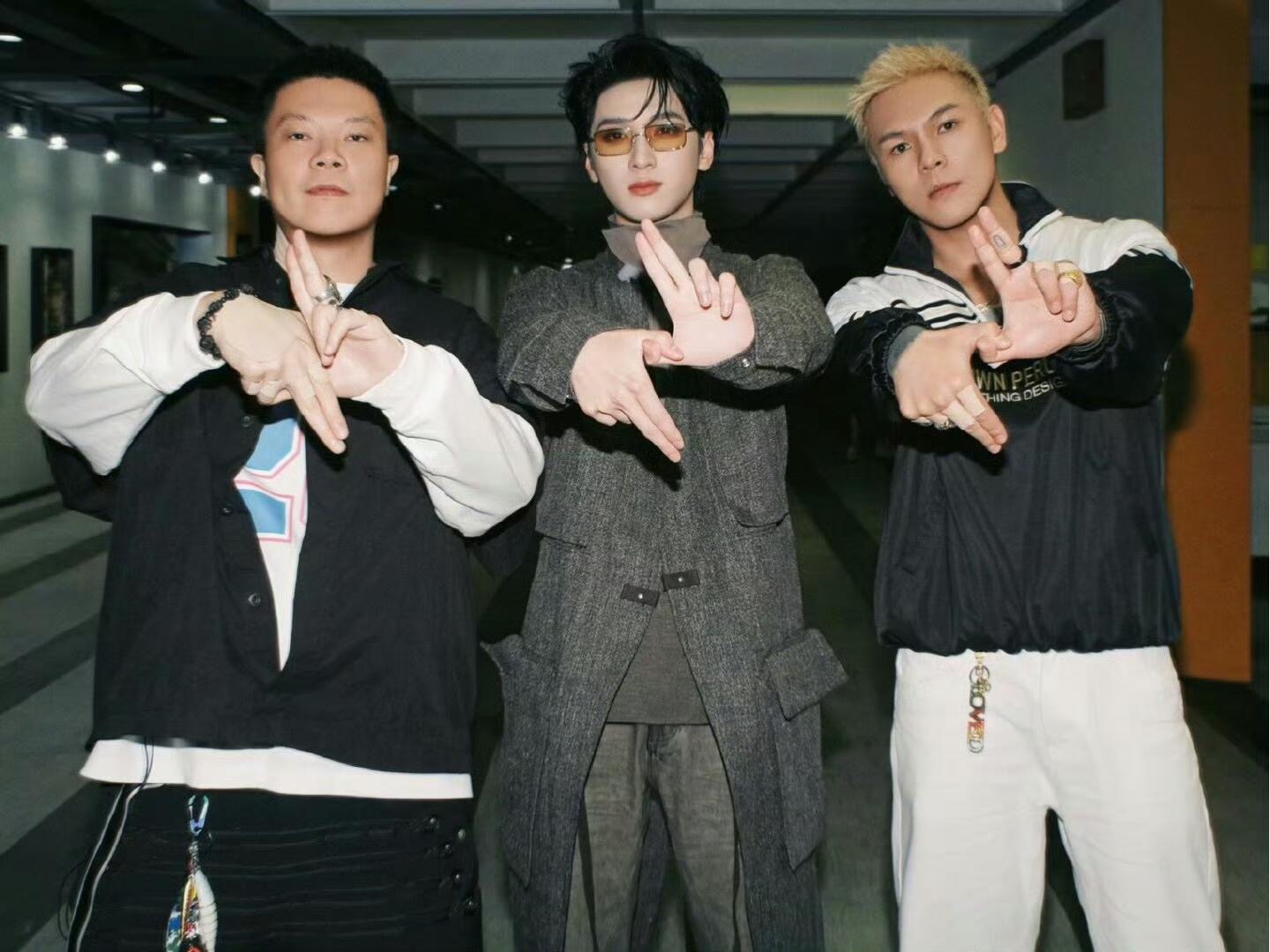 翔哥帅气手势🖖🏻 ​​​