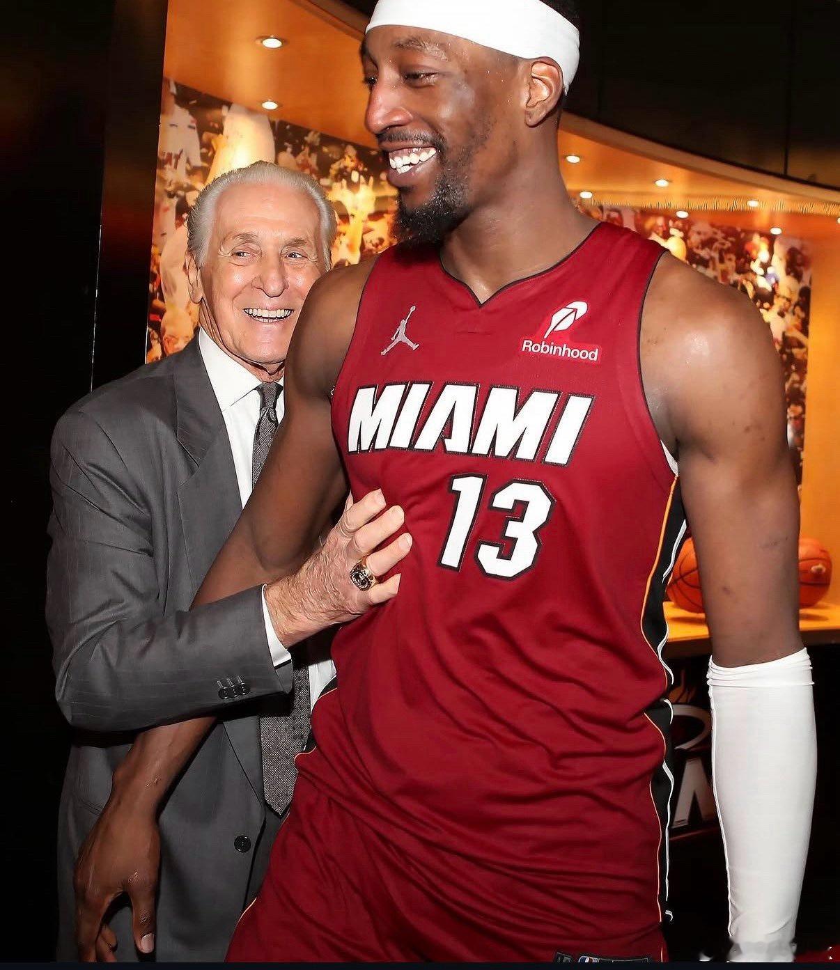 帕特·莱利：“我绝对不会交易阿德巴约，除非给我8个选秀权加文班亚马。我希望能围绕