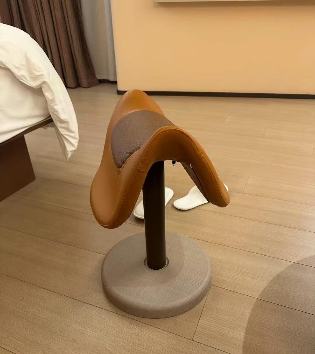 橘子酒店的椅子是怎么用的？ 不对，怎么坐的？ 有人能示范一下吗？