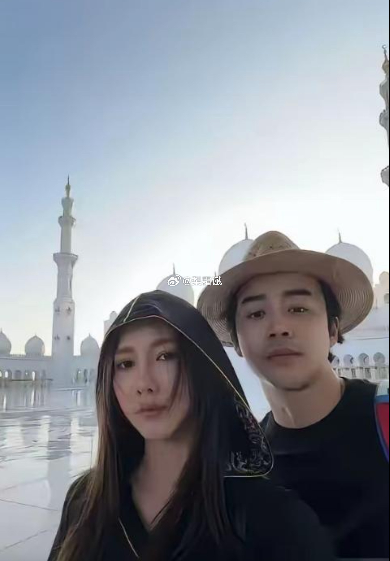 果然贫穷限制了我们的想象！中东这一闹，直接炸出一堆滞留在迪拜的明星，李茂和弦子就