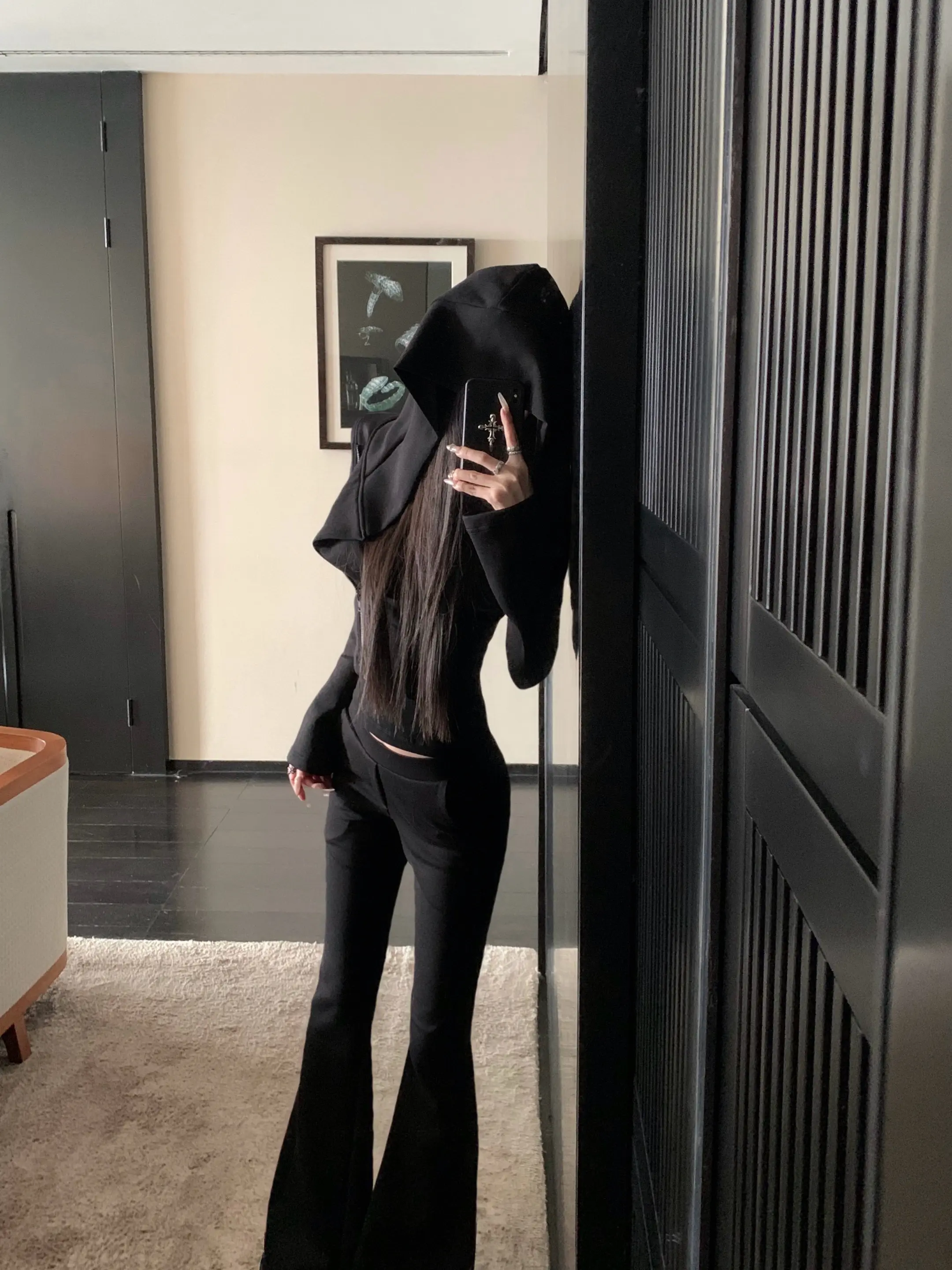 你说黑色是你最爱的颜色。