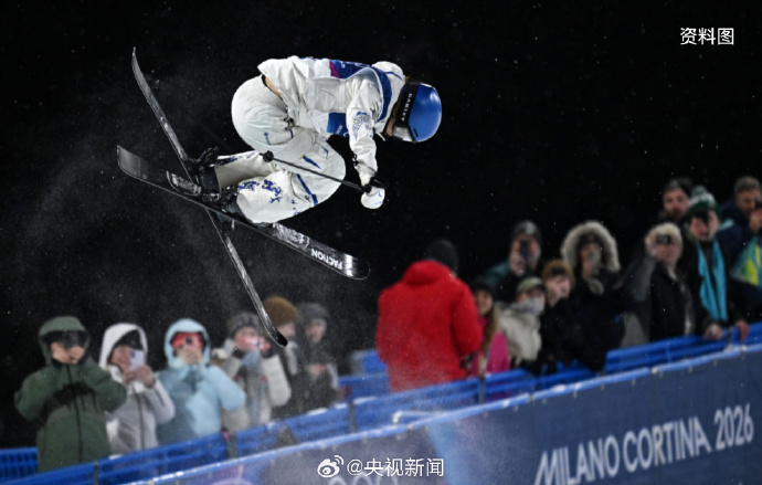 #中国队4人出战女子U池决赛#【#李方慧谷爱凌张可欣刘奕杉决赛加油#】受当地降雪