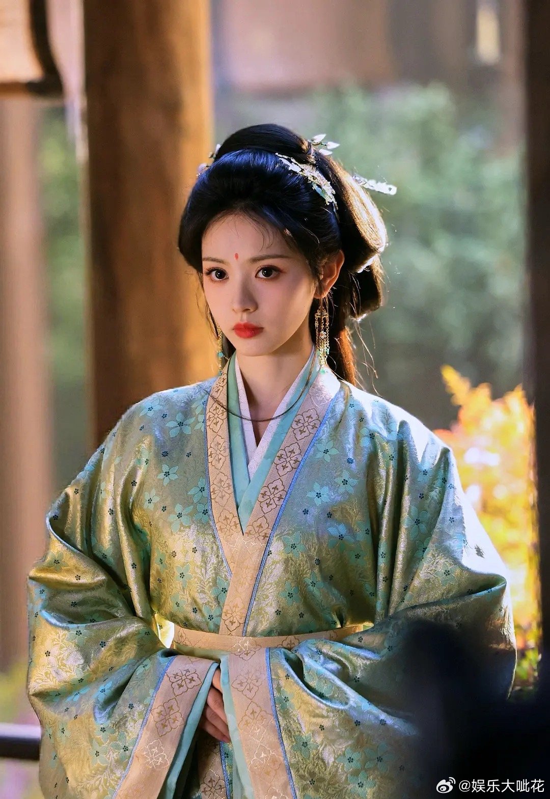 魏娆真的好美🤔导演好会拍人[偷笑]今天又美出新高度，这算不算田曦薇又一人生角色