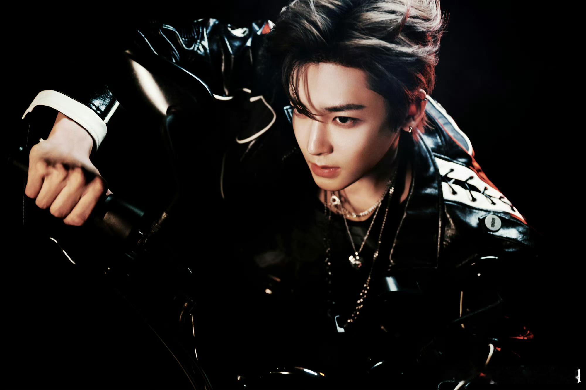 刘大锤辟谣爆料侯明昊卢昱晓恋情刘大锤相关账号回应爆料侯明昊卢昱晓恋情：造谣！刘大