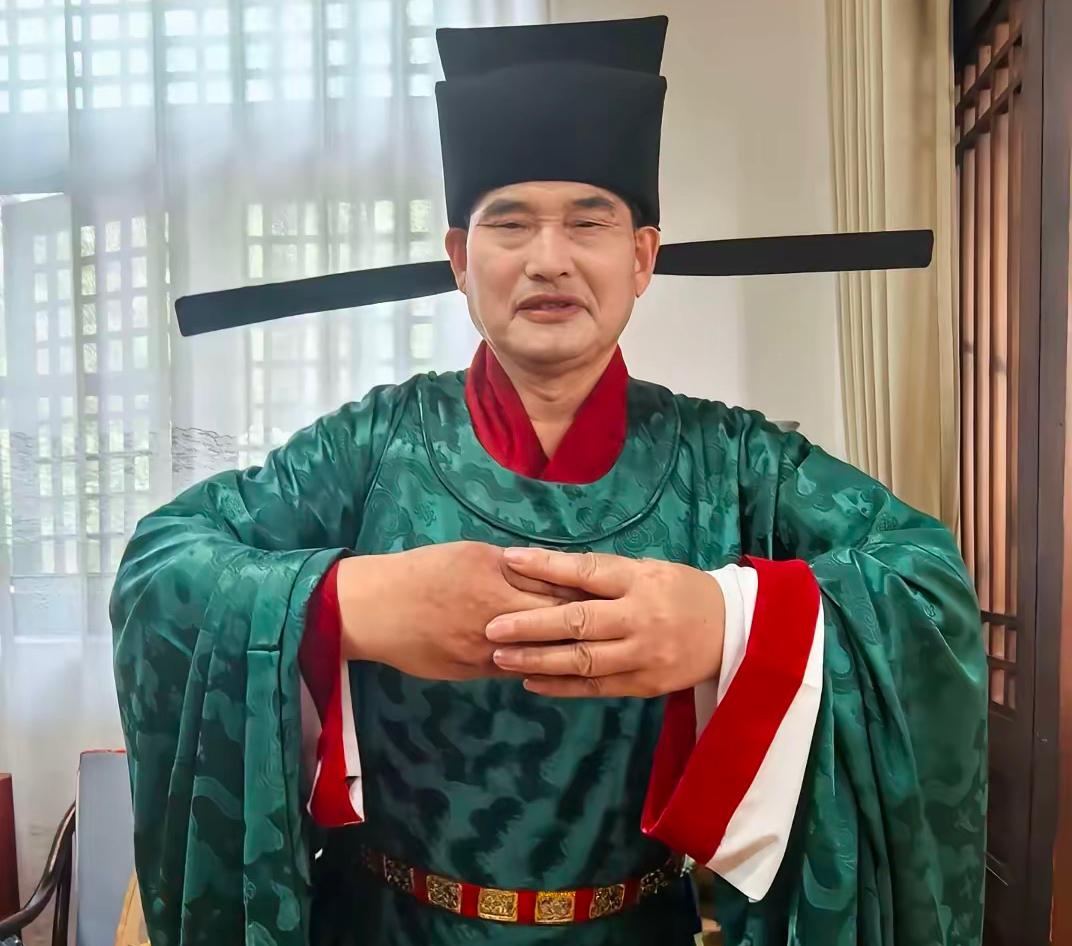 不服朱之文真不行，扮啥像啥可塑性拉满

谁能想到草根出身的大衣哥，角色切换竟这么