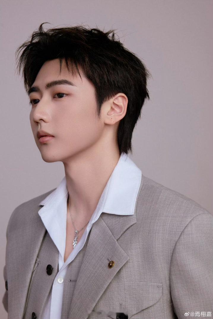 焉栩嘉签约爱奇艺恭喜焉栩嘉签约新公司！🎉从偶像到演员稳步转型，签约爱奇艺意味着