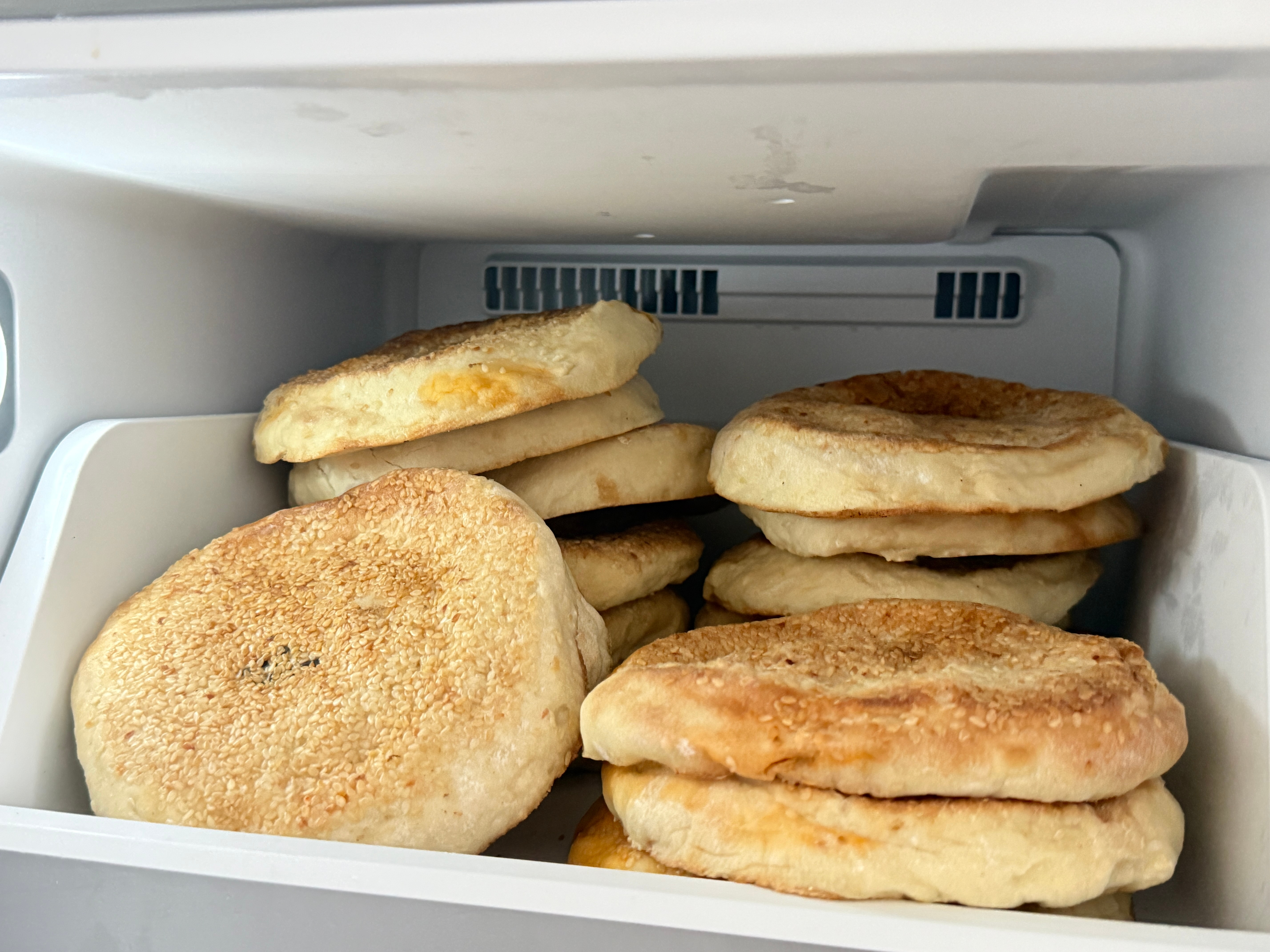 这个月家里没人做饭这么多的饼  我应该每天中午都是吃饼了 
