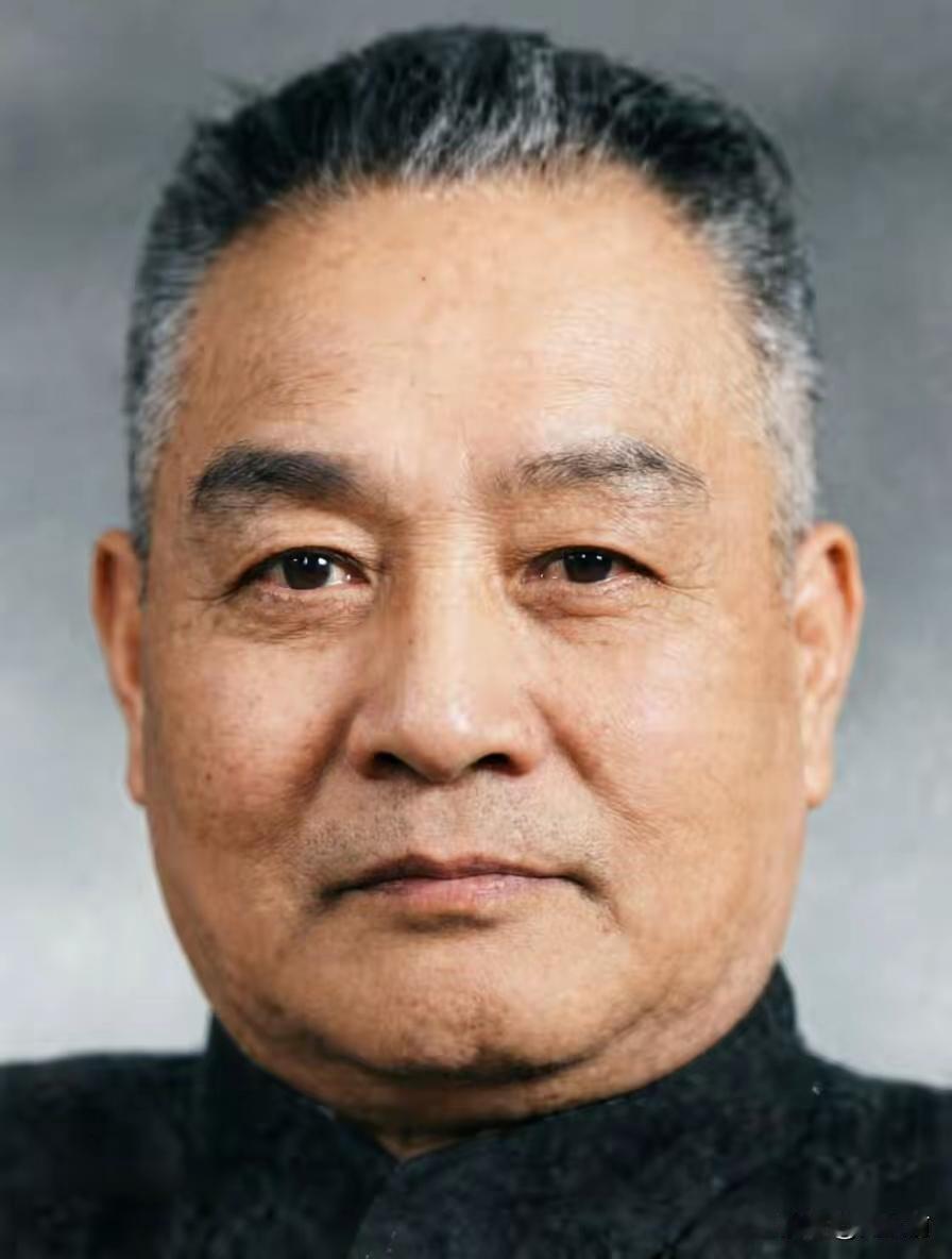 很多人逛西安城墙的时候，未必知道这座珍贵古迹能够完整留存，离不开一位敢扛压力的蓝