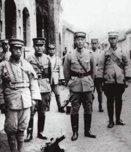 1930年，江苏沙沟古镇被3000人血洗，领头的马玉仁掳走几十名少女当压寨夫人；
