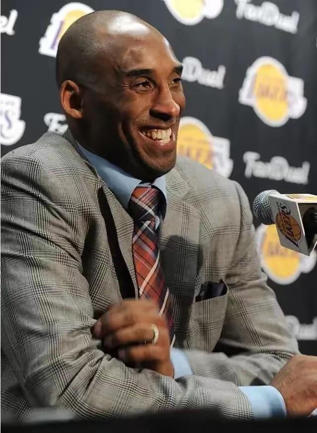 凌晨四点🕓💜💛科比KobeBryant凌晨四点 ​​​