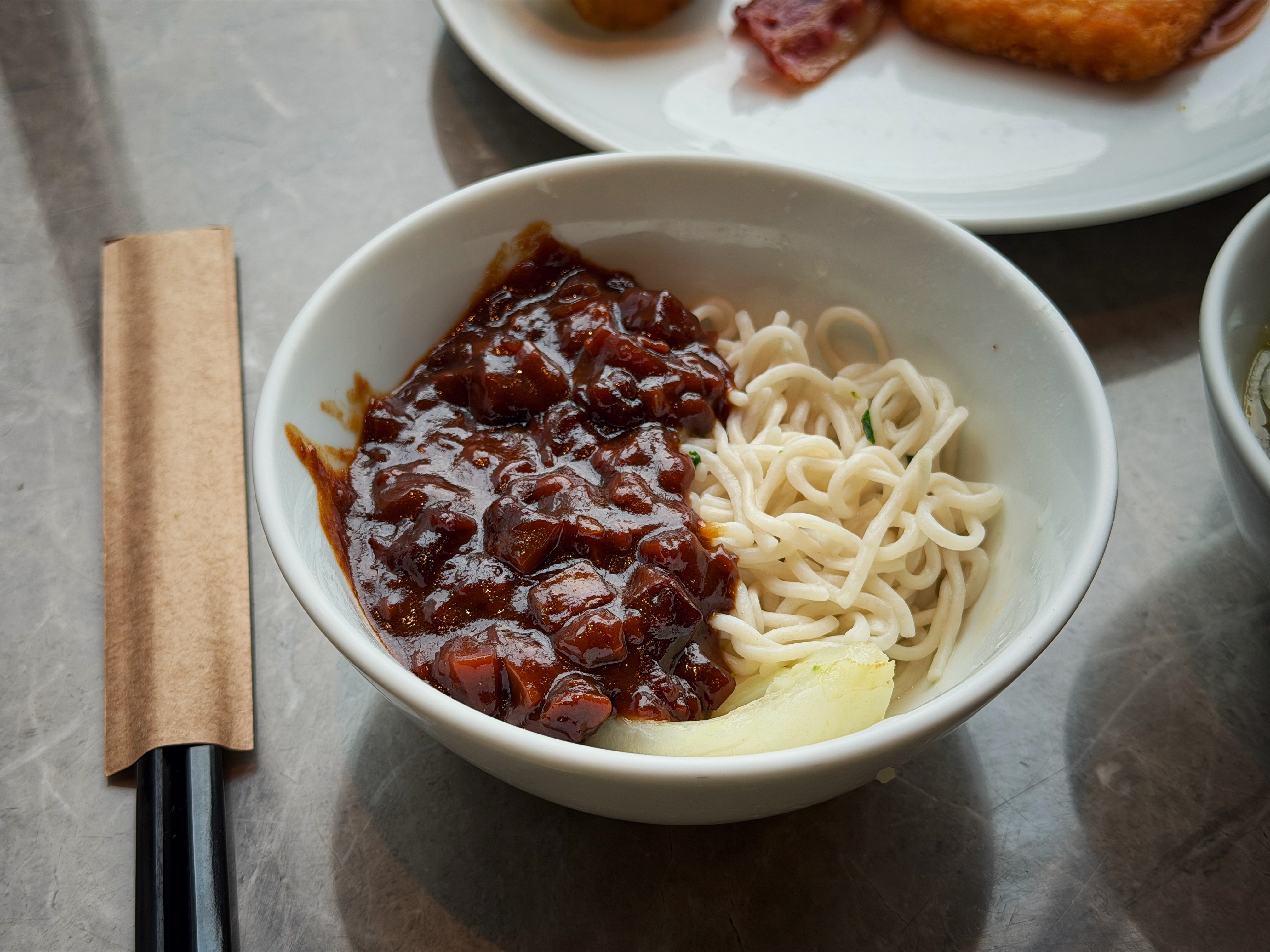 大早上的贪心了，杂酱放多，直接将我咸出天际！欣哲频道