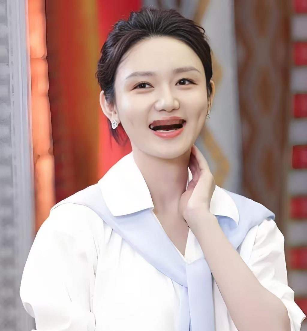龙洋该做的一样都没做，没谈恋爱、没结婚、没生孩子，37岁了还是孤零零一个人
 