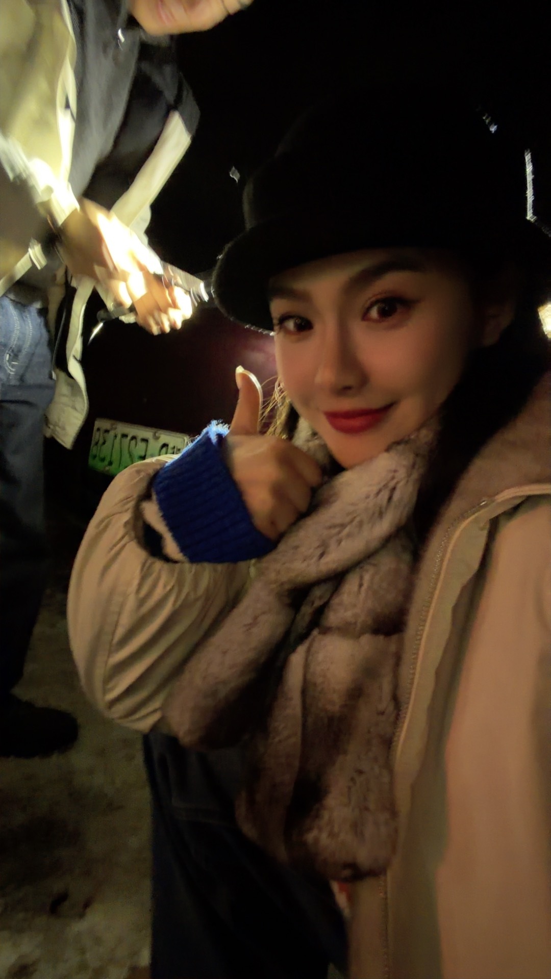 昨晚好人好事+1问界M7路遇追极光陷车的中国朋友！我们立马拿出拖车绳分分钟给人家