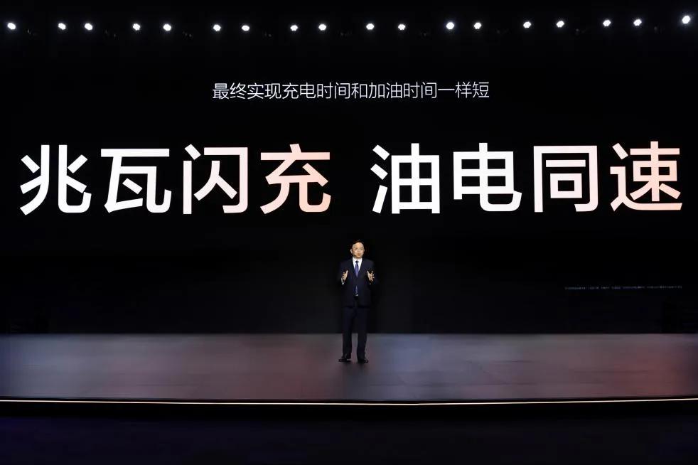号外❗️比亚迪史上最强财报出炉

比亚迪发布史上最强财报：2024年营收77