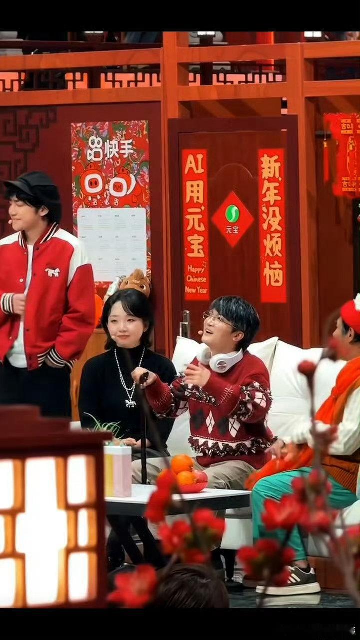 周深加盟2026辽宁春晚辽宁春晚 马年锁定辽视春晚，周深治愈歌声如潺潺清泉，还与