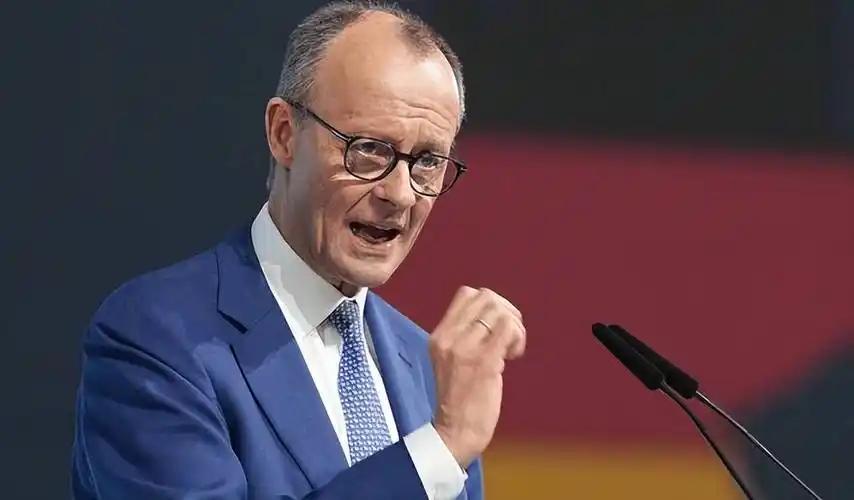 德国总理默茨再次对我们施压！
2月24日，默茨表示，中国在俄乌这场战争中发挥了关