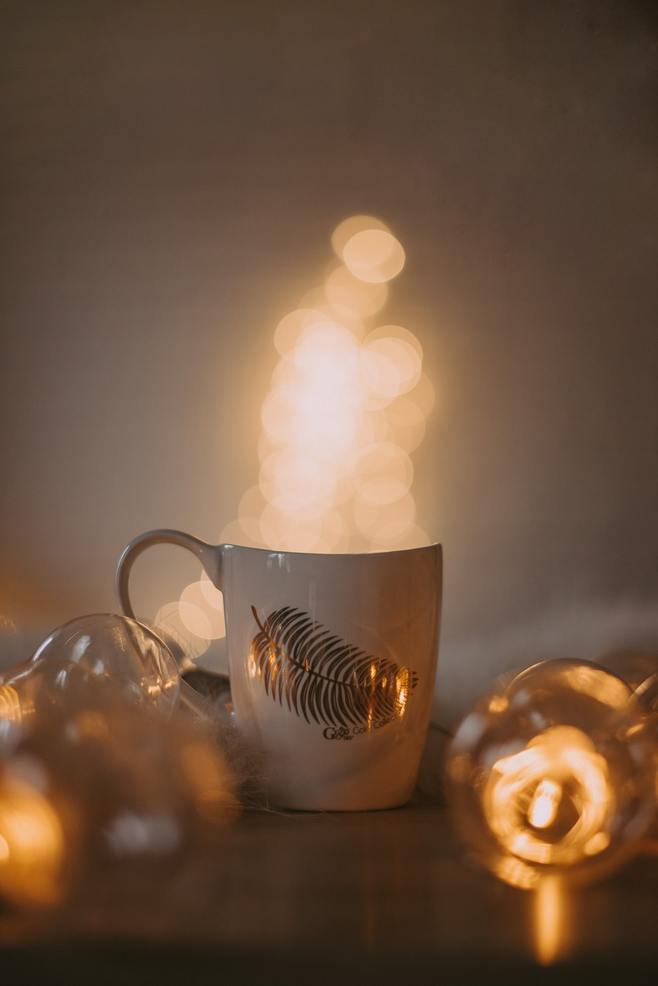 如果有一天：你不再寻找爱情，只是去爱；你不再渴望成功，只是去做；你不再追求空泛的