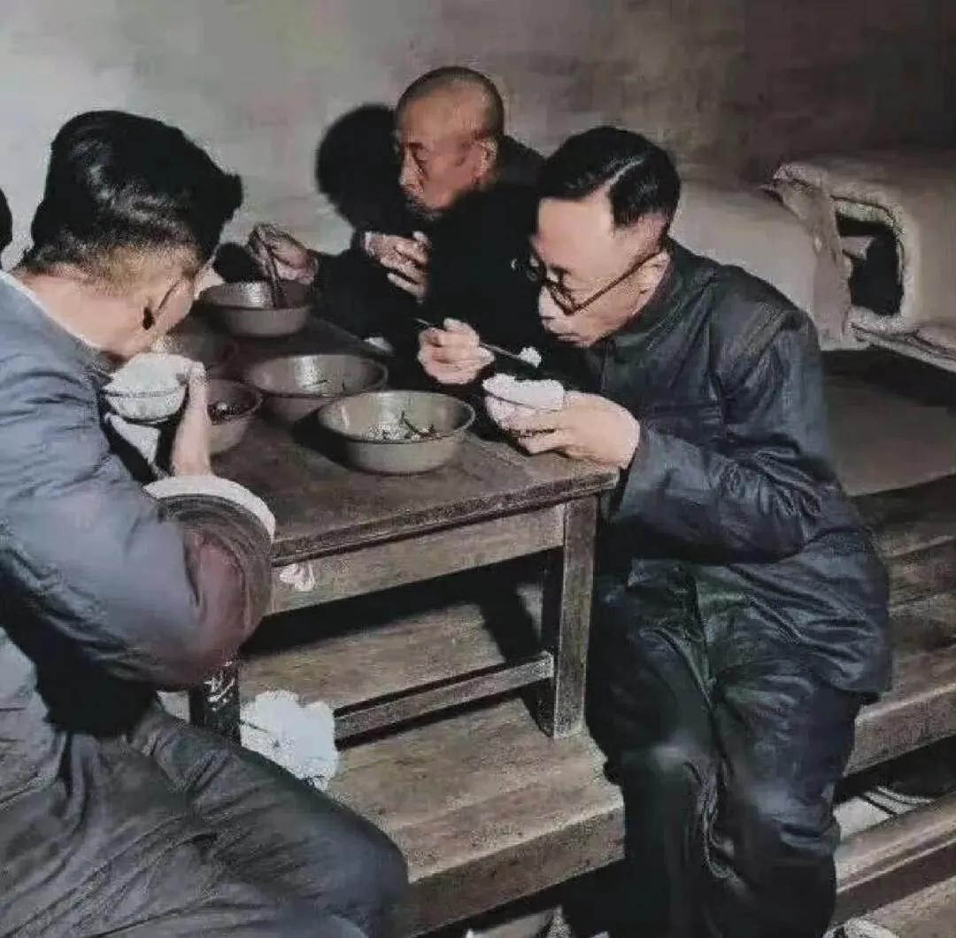 溥仪身后事，海外后裔赋予的庙号与谥号
 1967年溥仪去世，海外爱新觉罗家族后裔