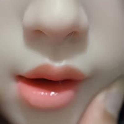 这下踢到铁板了！江苏一男子花3700块钱网购了个1米68的仿真娃娃，收到货拿尺子