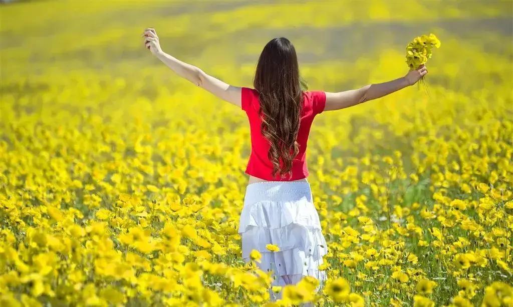 网上那篇匿名小作文把男人说成只会调戏勾搭，女人只剩吃睡想用，还总结两口子就是互相