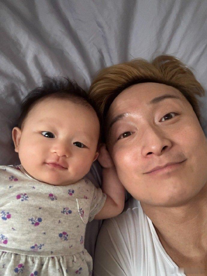 方力申女儿长得好像爸爸方力申和女儿长得好像方力申晒婚纱照，老婆叶萱颜值真的很能打
