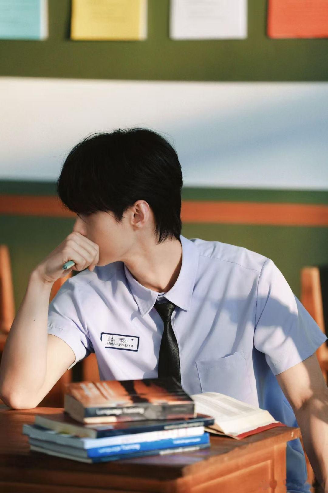 何与hi6上班男大感何与hi6上班帅成啥样了 锁定你好星期六，何与上班路透已经把