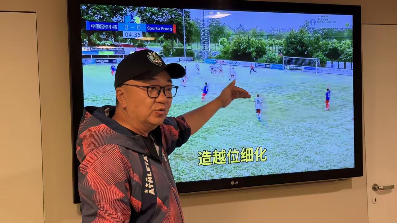 今晚在巴西的比赛，董老师在排兵布阵了:  造越位要细化!

北京时间今晚8点10