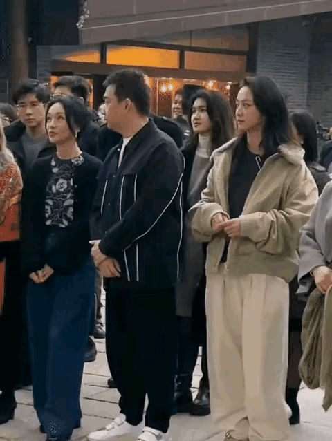 发现了吗？为什么韩国人这么爱汤唯，全因这种松弛感真没几个人能做得到~

一个瞬间