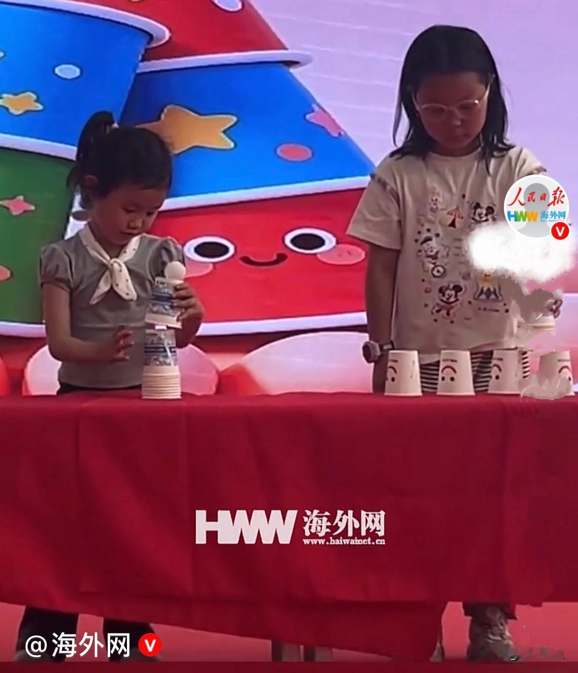 近日，山东青岛举办了一场少儿趣味叠纸杯大赛，真的被这个小女孩的通透思路惊艳到……