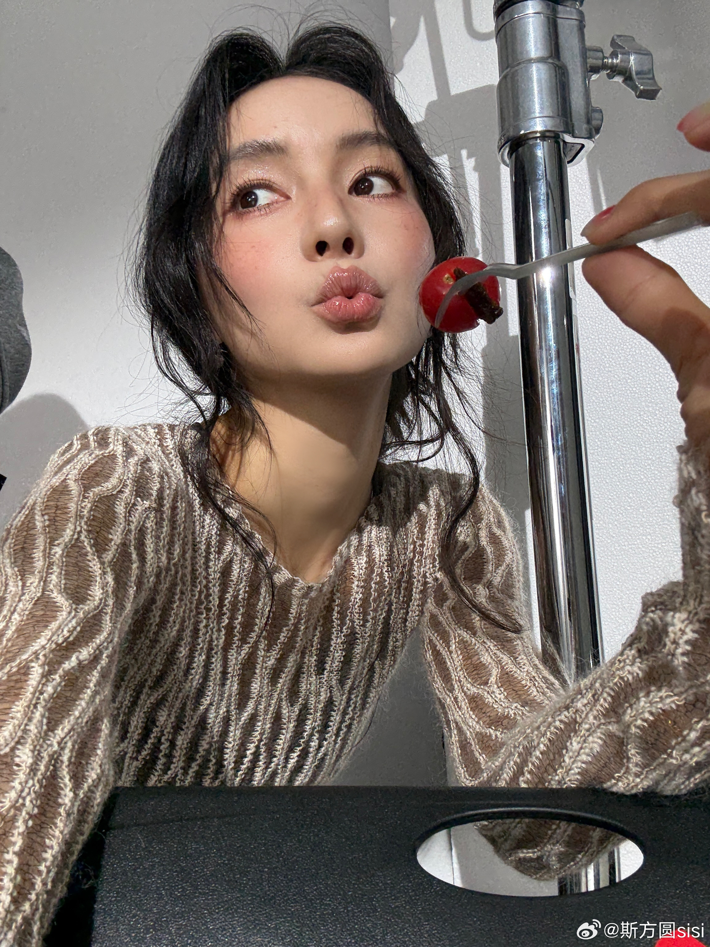 每天早上听到闹钟我会先从一个虚弱的魂灵开始化形大概10分钟之后初具人类意识再花3
