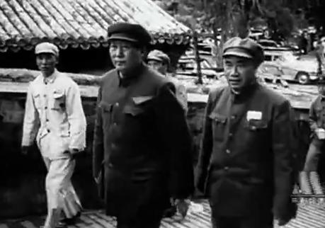 1949年，开国大典前，毛主席叫来工作人员，问道：“那个叫花子团长在哪里，听说他