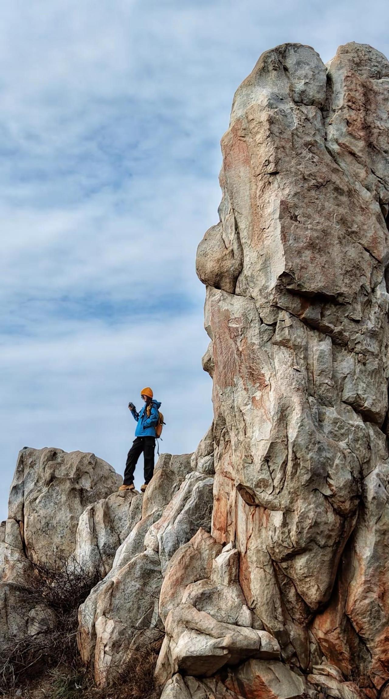 生活无解，户外撒野，把脚步交给自然，让山风带走所有烦恼，只留下纯粹的自由～爬山 