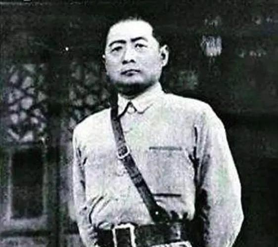 1934年，吉鸿昌惨遭杀害，妻子用8万大洋赎回遗体。几天后，妻子竟出现在大街上，
