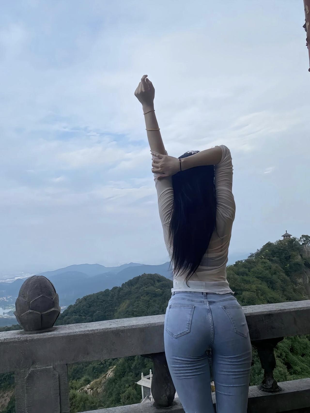 清早的周末，凉快的天气，早起的风景不一样。早晨来个问候 懒懒的周末时光 温柔系周