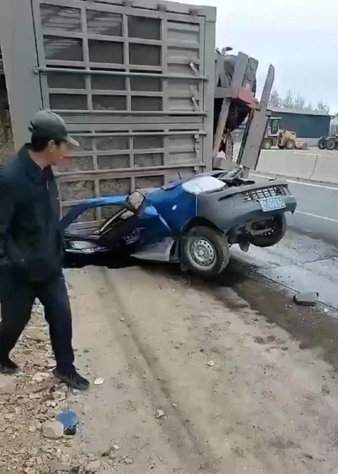 猜车啦！！！被卡车压在底下的是啥车啊？？？ 海阔试车超话