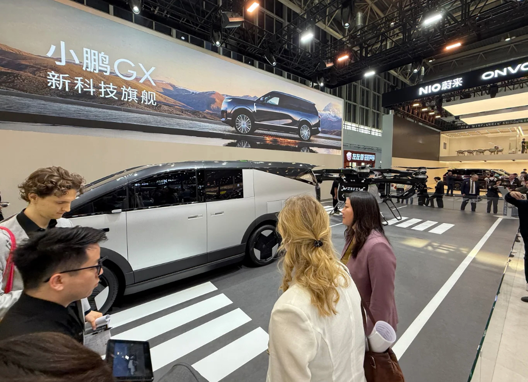 北京车展 AI颠覆出行。小鹏 携GX旗舰车型、第二代VLA智驾报告、人形机器人I