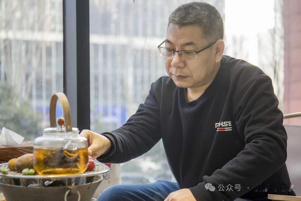 孙梧，山东蒙阴人，中国作家协会会员，出版诗集四部。欢迎大家留言文明交流！