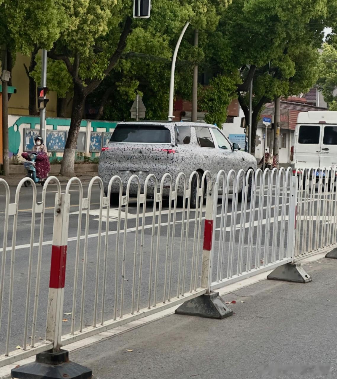 感谢网友的分享，大家看看这是什么品牌的哪款车型？大v聊车