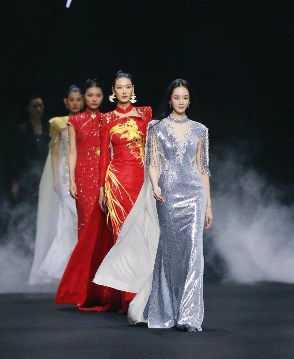 海陆在时装周的表现太美了[憧憬] ​​​